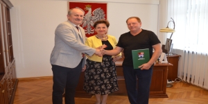 Podpisanie umowy z wykonawcą na zadanie inwestycyjne pn. „Wykonanie robót budowlanych polegających na remoncie i modernizacji łazienek oraz klatek schodowych w DPS Gostynin”